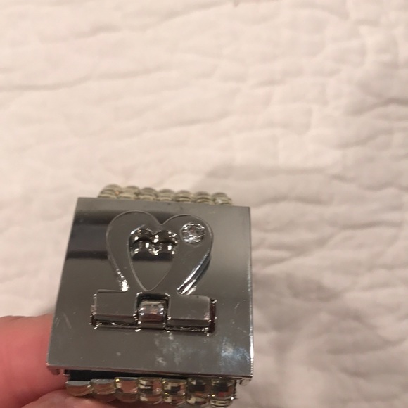 3/$20 Rhinestone heart clasp bracelet - Picture 5 of 15